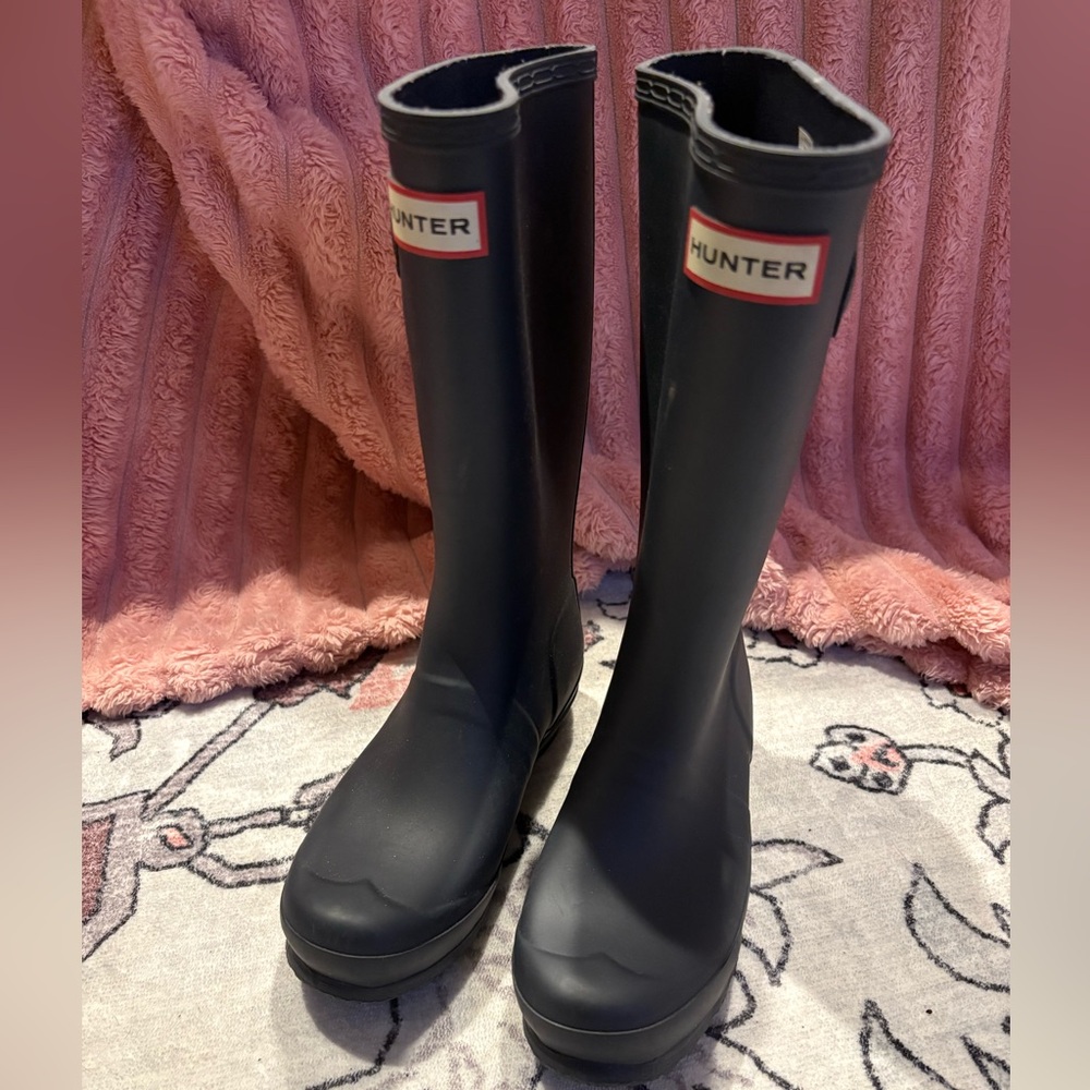 Hunter Classic Matte Black Rain Boots - Unisex, size 3 girls or 2 boys